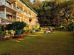 The Pine Oak Resort