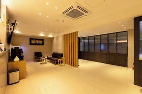 AVENUE S HOTEL