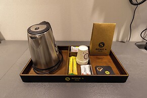 AVENUE S HOTEL