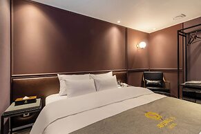 AVENUE S HOTEL