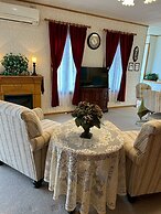 GREEN LODGE