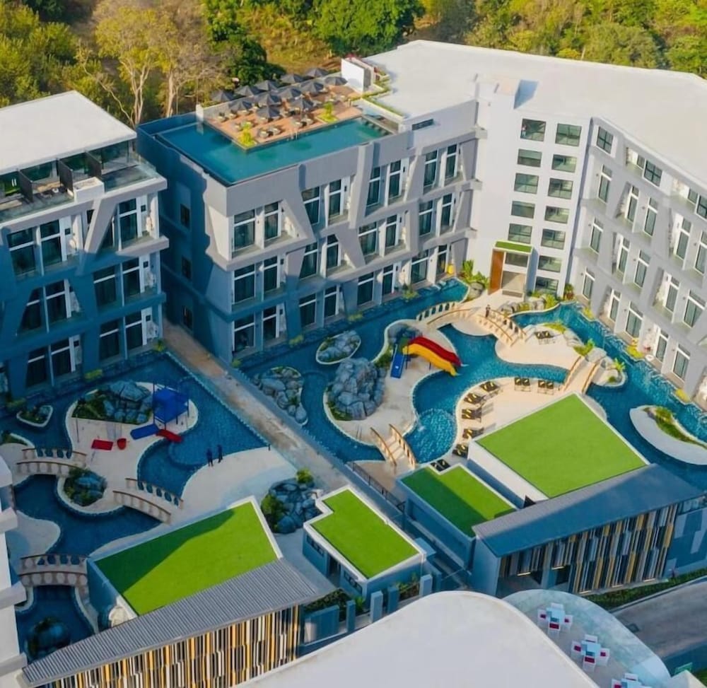 1BR Loft Pool Gym  Walk to Naiharn C181