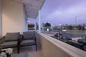 Luxury Marina Beach Stay