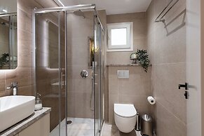 Luxury Marina Beach Stay