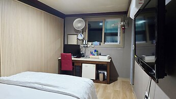 Sky Motel
