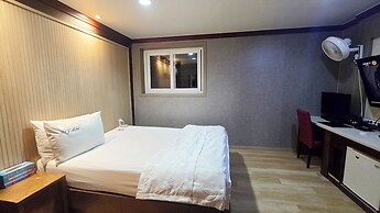 Sky Motel