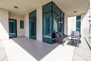 Luxury Suite Canal Views Infinity Pool