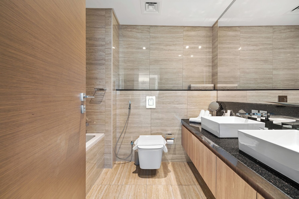 Luxury Suite Canal Views Infinity Pool