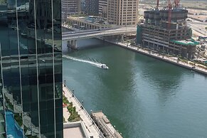 Luxury Suite Canal Views Infinity Pool