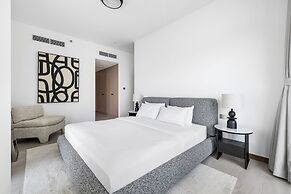 Luxury Suite Canal Views Infinity Pool