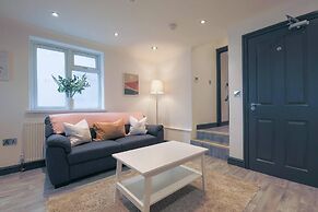 Luxury Living, Central Spot