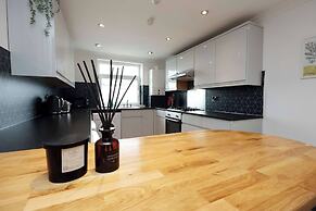 Luxury Living, Central Spot