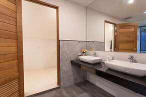 Tropical 3BR Escape Pool Style V90