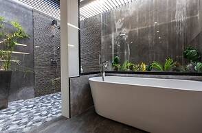 Tropical 3BR Escape Pool Style V90