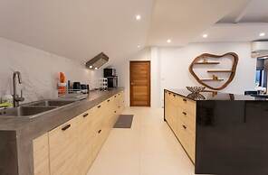 Tropical 3BR Escape Pool Style V90