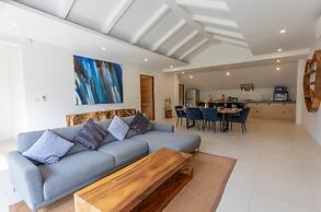 Tropical 3BR Escape Pool Style V90