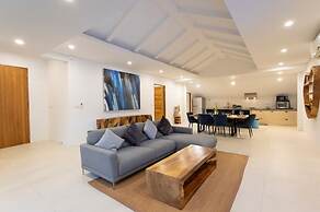 Tropical 3BR Escape Pool Style V90
