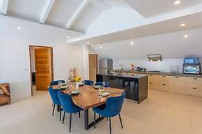 Tropical 3BR Escape Pool Style V90