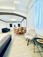 Comfortable 2BR Apt for 7 Guests