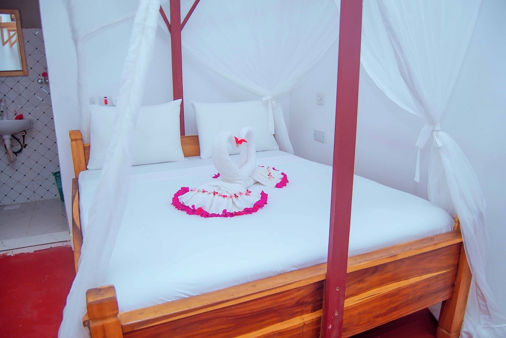 Suda Beach Lodge