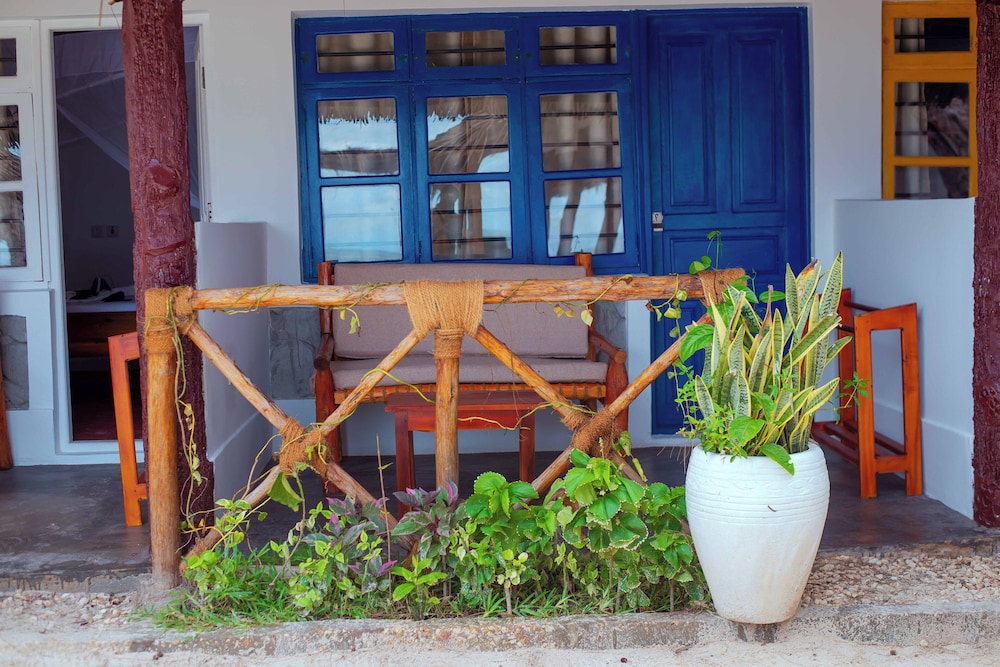 Suda Beach Lodge