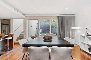 Walk to Beach Coastal Home in Coogee