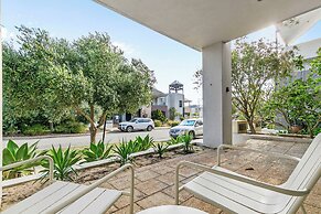 Walk to Beach Coastal Home in Coogee