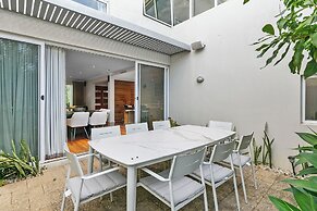 Walk to Beach Coastal Home in Coogee