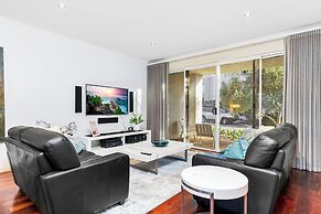 Walk to Beach Coastal Home in Coogee