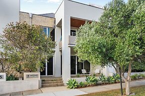 Walk to Beach Coastal Home in Coogee