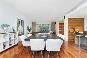 Walk to Beach Coastal Home in Coogee
