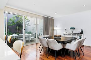 Walk to Beach Coastal Home in Coogee