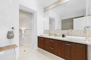 Walk to Beach Coastal Home in Coogee