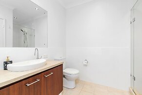 Walk to Beach Coastal Home in Coogee