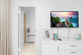 Walk to Beach Coastal Home in Coogee
