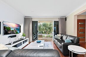 Walk to Beach Coastal Home in Coogee