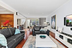 Walk to Beach Coastal Home in Coogee
