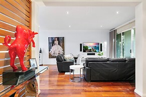 Walk to Beach Coastal Home in Coogee