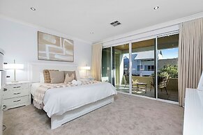 Walk to Beach Coastal Home in Coogee