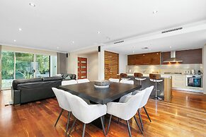 Walk to Beach Coastal Home in Coogee