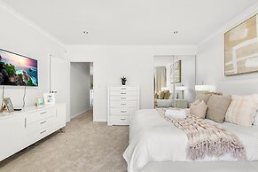 Walk to Beach Coastal Home in Coogee