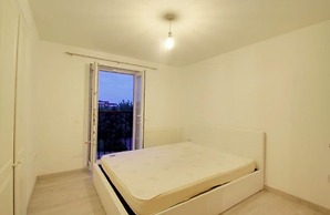 2 Double Bed Flat, En-suite, Top Floor, With Private Parking