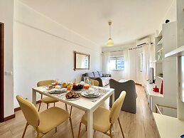 Quarteira Central 3 by Homing