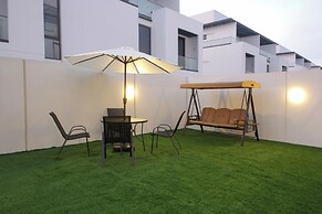 Luxurious 4BR Villa with Private Garden