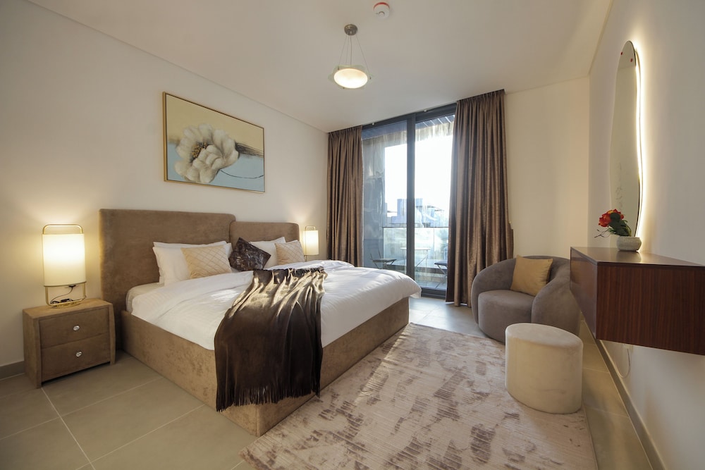 Luxurious 4BR Villa with Private Garden