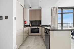 Elegant 3BR Canal & Burj Khalifa Views
