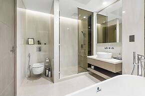 Elegant 3BR Canal & Burj Khalifa Views