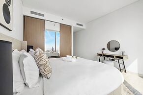Elegant 3BR Canal & Burj Khalifa Views