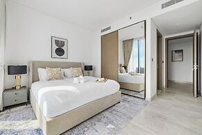 Elegant 3BR Canal & Burj Khalifa Views