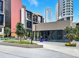 Elegant 3BR Canal & Burj Khalifa Views